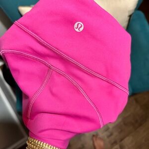 Lululemon high-rise legging with pockets